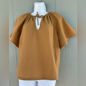 40*. A NEW DAY Women's Brown V-Neck Loose Fit Short Sleeve Blouse.
Size:M